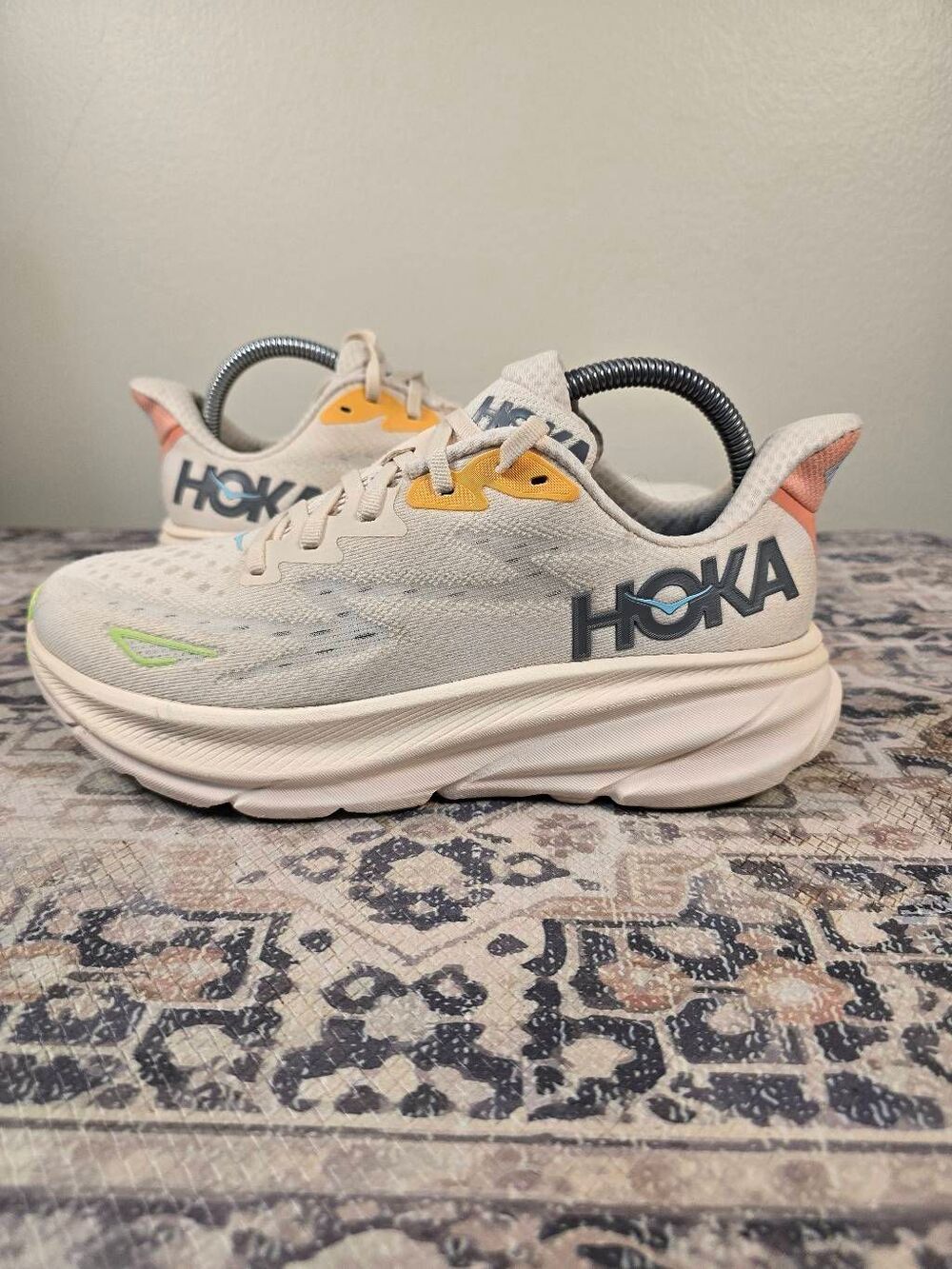 Hoka One One Clifton 9 Shoes Beige Women's Running Shoes Size 8.5 B Sneakers